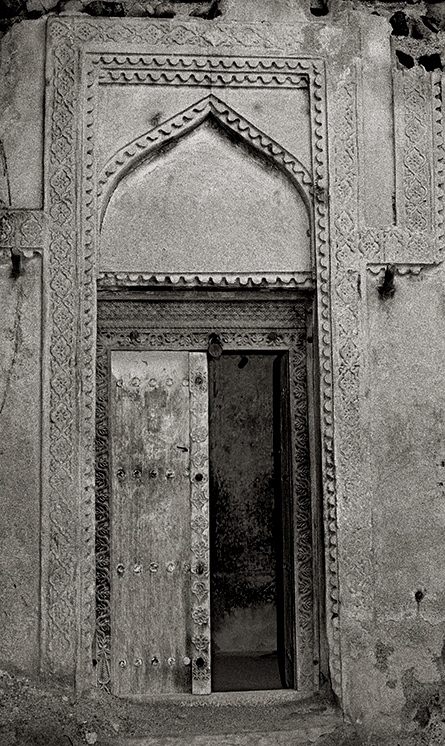 Arches-in-abandoned-house-4