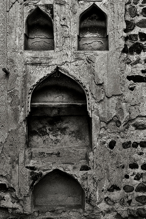 Arches-in-abandoned-house