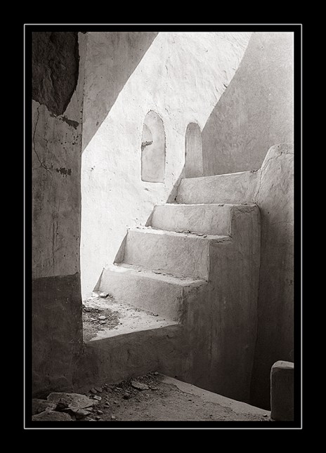 steps-fort-Al-'Awabi-toned