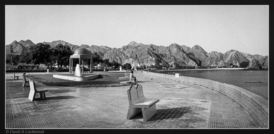 muttrah-corniche-contemplation